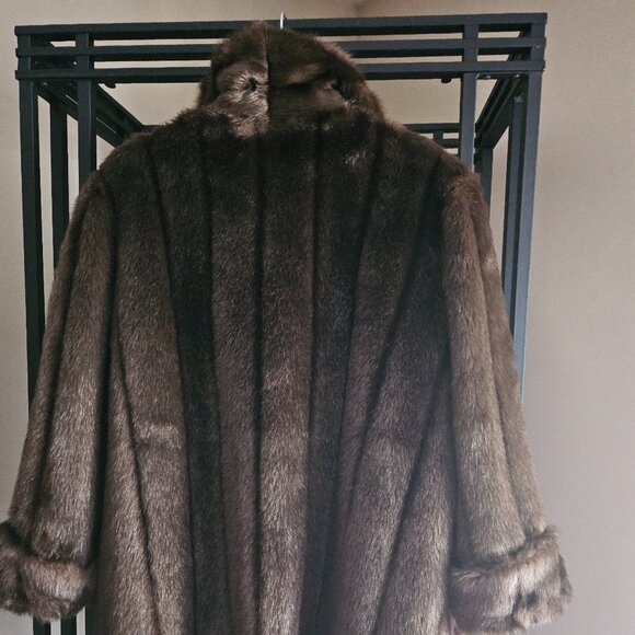 Dennis Basso Styish Faux Fur Mid Lenght Woman Coat Size 2X - Picture 4 of 7